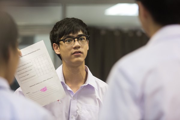 WW_Hong's tweet photo. เคยมีคอมเม้นท์ว่าเด็กฮอร์โมนเหมือนรวมตัวพีค ขาดคนธรรมดาที่คนดูผู้ไม่ผ่านวัยมัธยมพีคๆ มาจะอินได้ #hormonestheseries3 https://t.co/JWFl5MtLFU