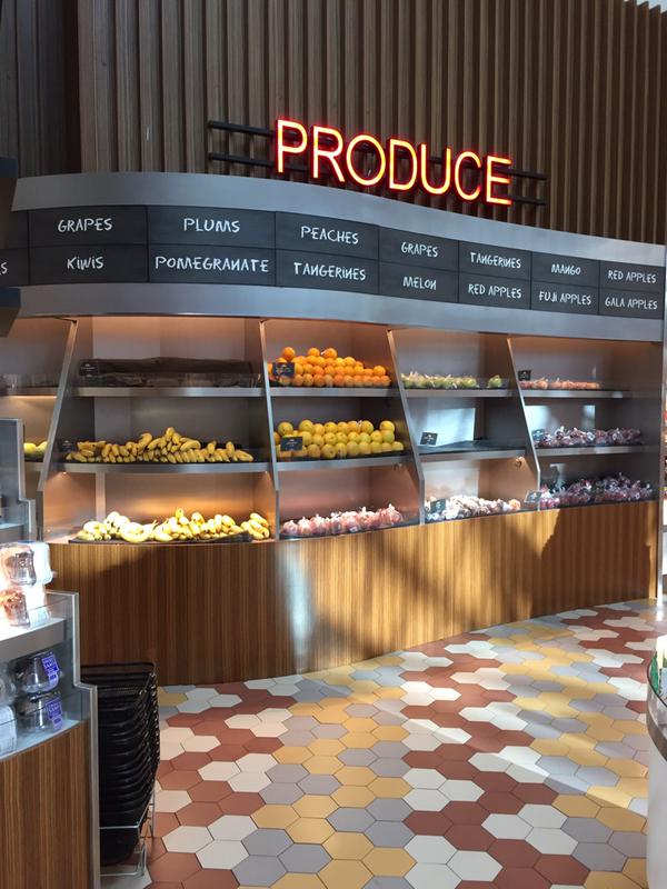 VictorMartino01's tweet photo. Food everywhere: fresh foods & healthy groceries @LaguardiaAirport 10/17/15, via @WendyLiebmann. #alternatechannels https://t.co/smntlOx3j5