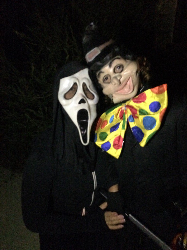 vanessaguzmann's tweet photo. #halloween2015 #mom #pipichu 🎃👻🕷🕸💀 #trickortreat https://t.co/TkzH7Al0tr