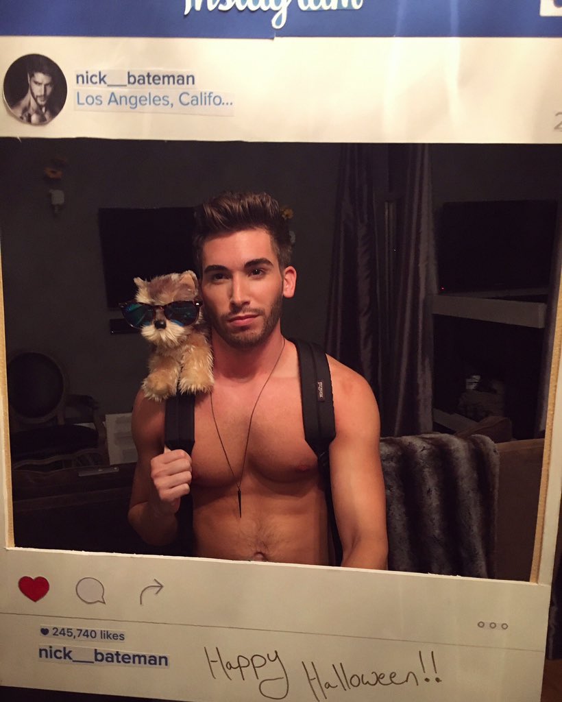 itsNickBateman's tweet photo. Lmao this Costume is Hilarious https://t.co/kCLUca7dxw
