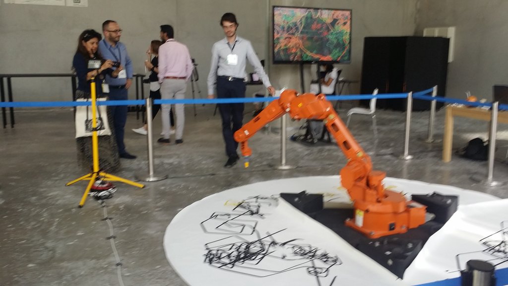KasOosterhuis's tweet photo. Last Machining Emotion canvas out of series of 4 circular triptychs @d3Dubai @DubaiDesignWeek @CyrilZammit #dcinl https://t.co/ttOB7Ib4Lx