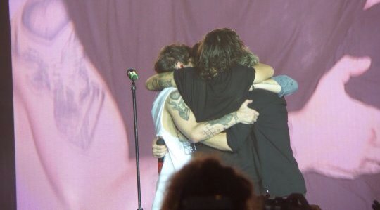 httpsvogue's tweet photo. ELES SIGNIFICAM TANTO PARA MIM, EU AMO-OS TANTO QUE DOI #OTRASeffield3 https://t.co/cxjo2RXEZf