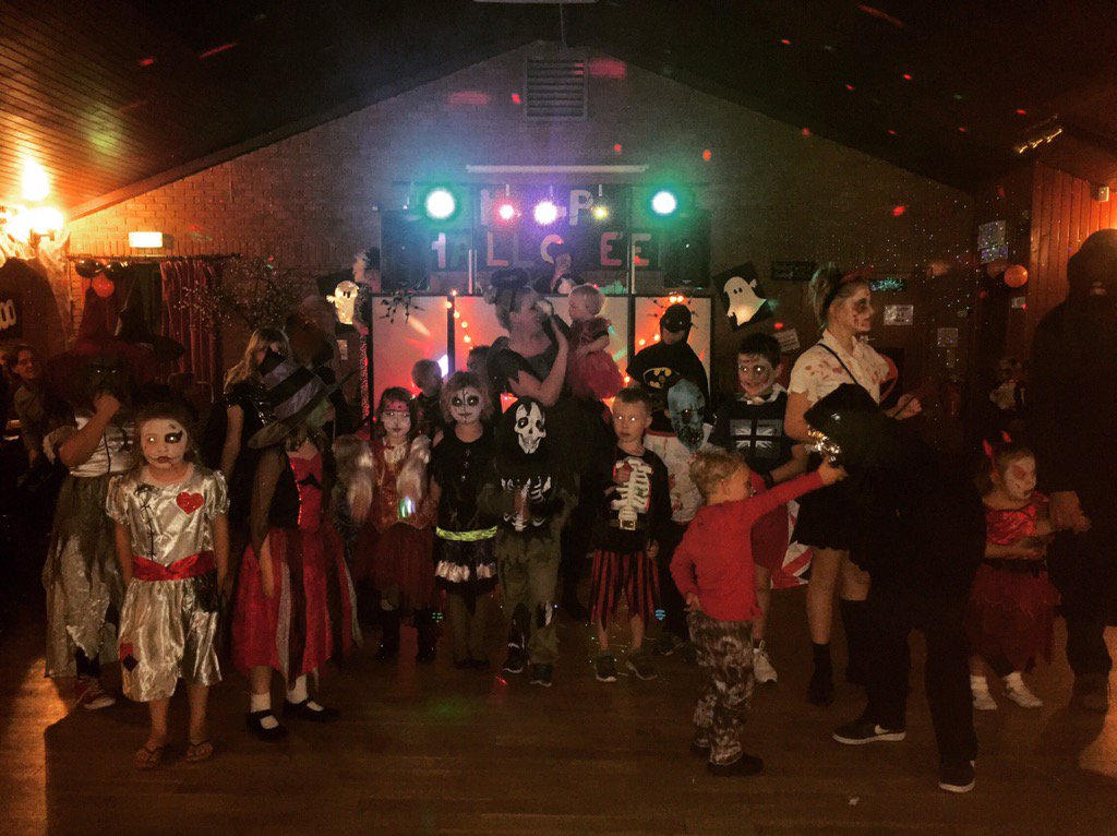 upwardsdowns's tweet photo. What an amazing night... Look how scary everyone was! #halloween2015 #HappyHalloween #upwardswithdowns ππ·π» https://t.co/RAimBpKq35