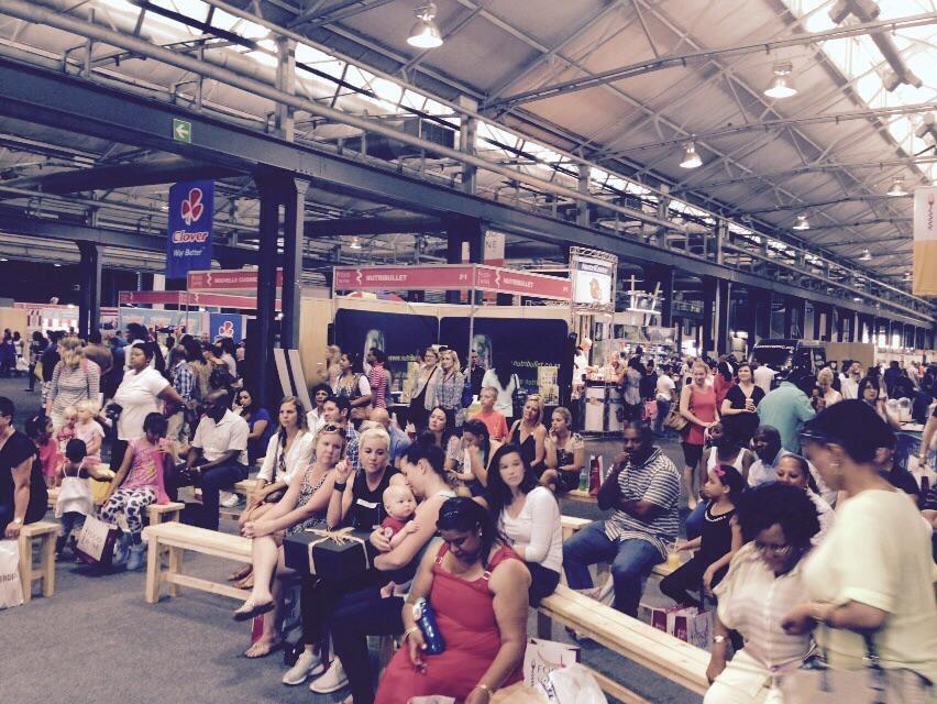 NNSuperfoods's tweet photo. Full house as we find out how to make #fun and #healthy #LunchBoxes for the kids! #GFWS2015 #wiakitchen https://t.co/FkV27f2kIJ