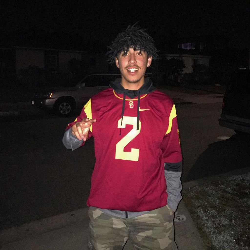 scenesfromusc's tweet photo. At https://t.co/uhQCmrwevY -- from george.n15 Adoree "action" Jackson π #chief #fighton #daGrill #usc #trojans https://t.co/tgKBe1Fswu