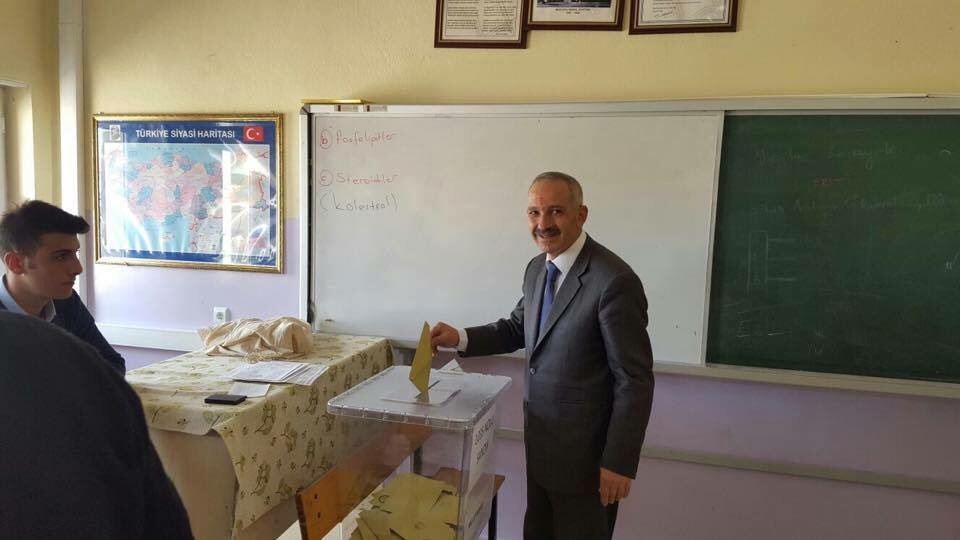 drkadrikaraoglu's tweet photo. Oyumuzu kullandık. Ülkemize ve memleketimize hayırlı olmasını diliyorum. https://t.co/euVhrGqls1