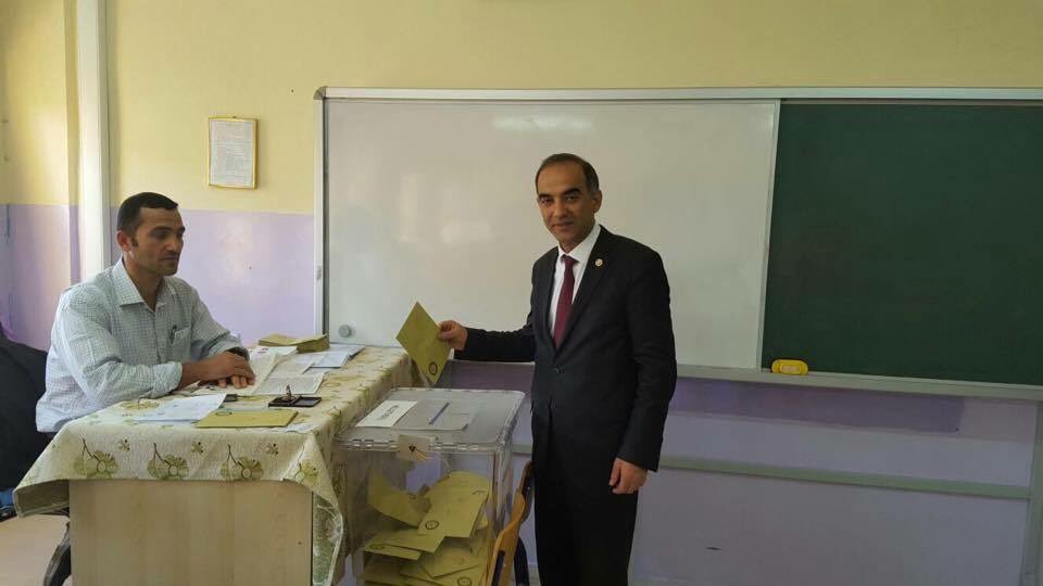 drkadrikaraoglu's tweet photo. Oyumuzu kullandık. Ülkemize ve memleketimize hayırlı olmasını diliyorum. https://t.co/euVhrGqls1