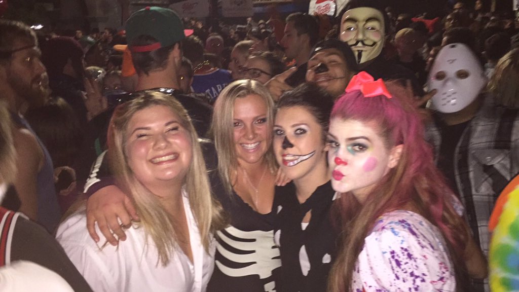 samanthasamssam's tweet photo. Hallowweeeeek was a blast. #insomnia2015 https://t.co/vXjrPUNFsX