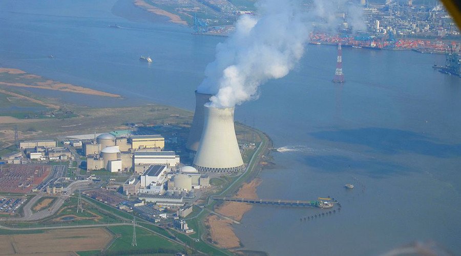 RT_com's tweet photo. #explosion rocks nuclear power plant in Belgium https://t.co/RIKvvhs7Bk https://t.co/ZAefofAeBT