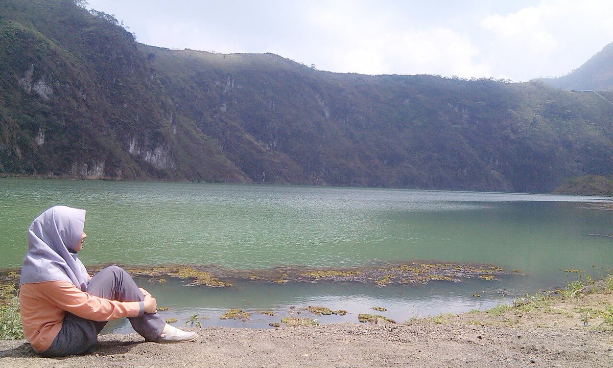 DestiHoney's tweet photo. pertama kalinya menikmati kawah gunung galunggung https://t.co/s61xghlyuZ