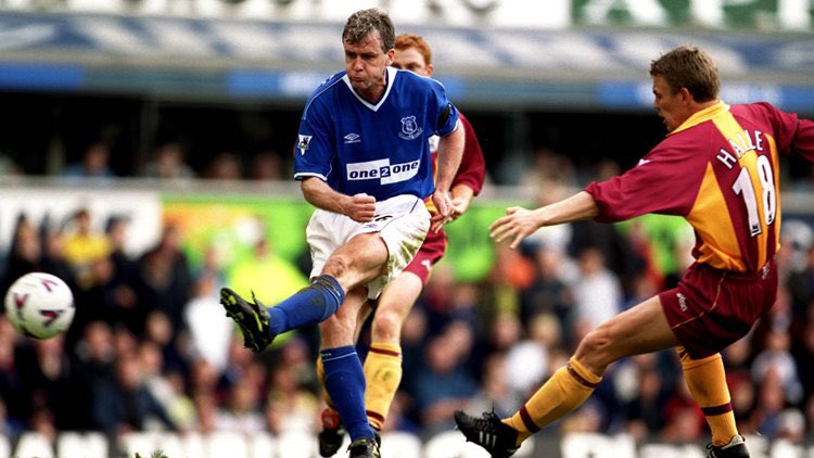 Happy birthday to former Everton striker mark Hughes who is 52 today. 