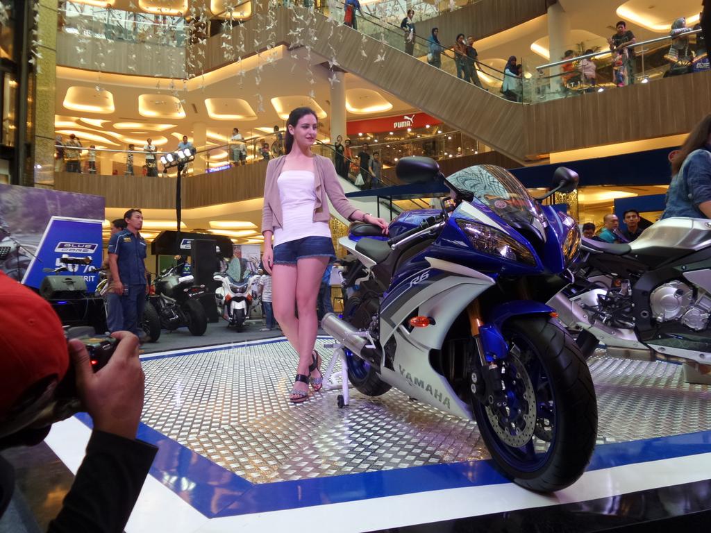 YamahaJabar's tweet photo. Lagi sesi lomba fotografer nih, kalo kang Yama ikutan bisa menang nih #yms2015 #tms @YamahaIndonesia https://t.co/UqUwZ1NVwc