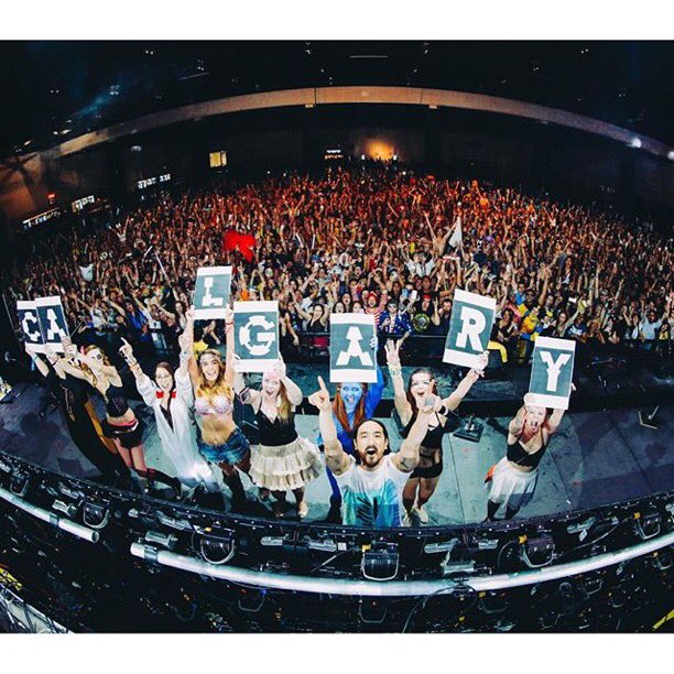 Been 2 years since my last show in Calgary 🇨🇦 & it went down like this. Tag your pumpkins 🎃🎃🎃 #happyhalloween https://t.co/D6yQd3IvsG