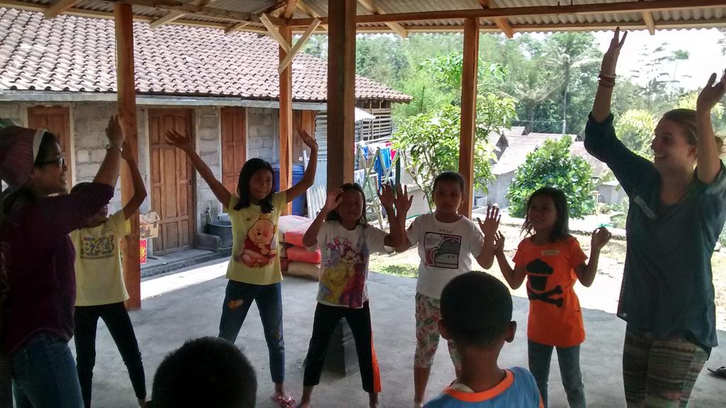 nunoRahman's tweet image. Tak hny traveling, disetiap destinasi kami mulai berbagi senyum kpd Anak² di #Merapi belajar &amp;amp; bermain #travelshare