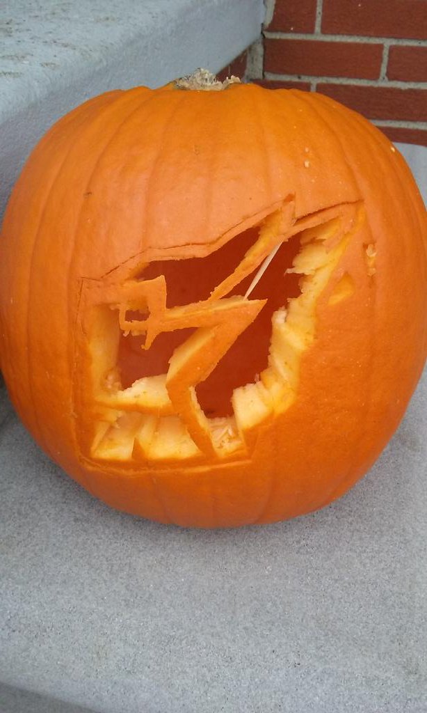 KOWMcC's tweet photo. @Kwebbelkop do you like my pumpkin! it's your logo! https://t.co/l5FlL00E7T