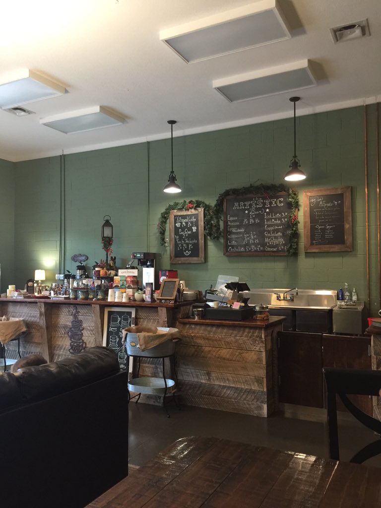 JanetSt07809100's tweet photo. One of my fave things....finding a quaint coffee house in the mountains.
#cabinfever #artisticbean https://t.co/UxJz86DdPw
