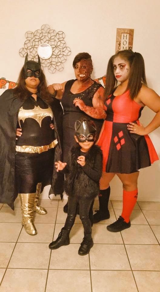 baelovesyou07's tweet photo. Batman characters 🎃
Batwoman 
Two face 
Harley Quinn
Catwoman https://t.co/PfFpDaaYnJ