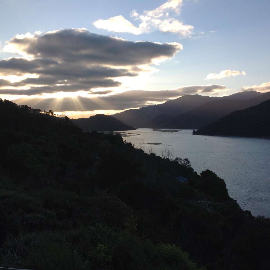 MarkHubbard33's tweet photo. Sunset #MahauSound https://t.co/2nGMh1RJKH