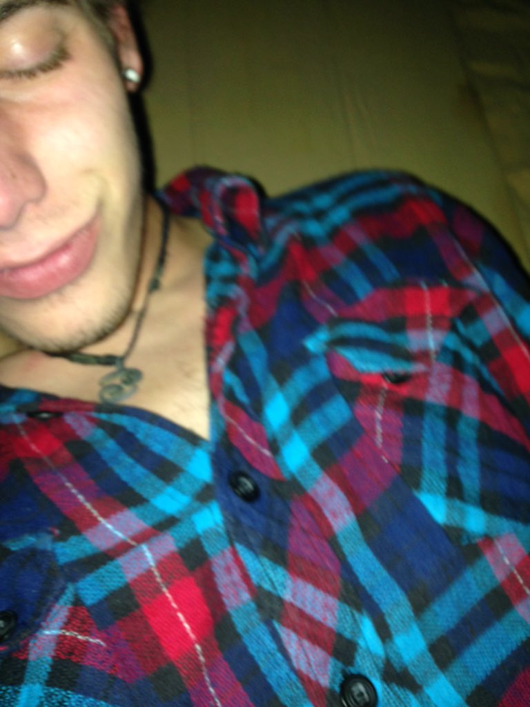 quintonpowell's tweet photo. So drunk at my place lol #dribk goer doe https://t.co/Ena8wTW9Nq