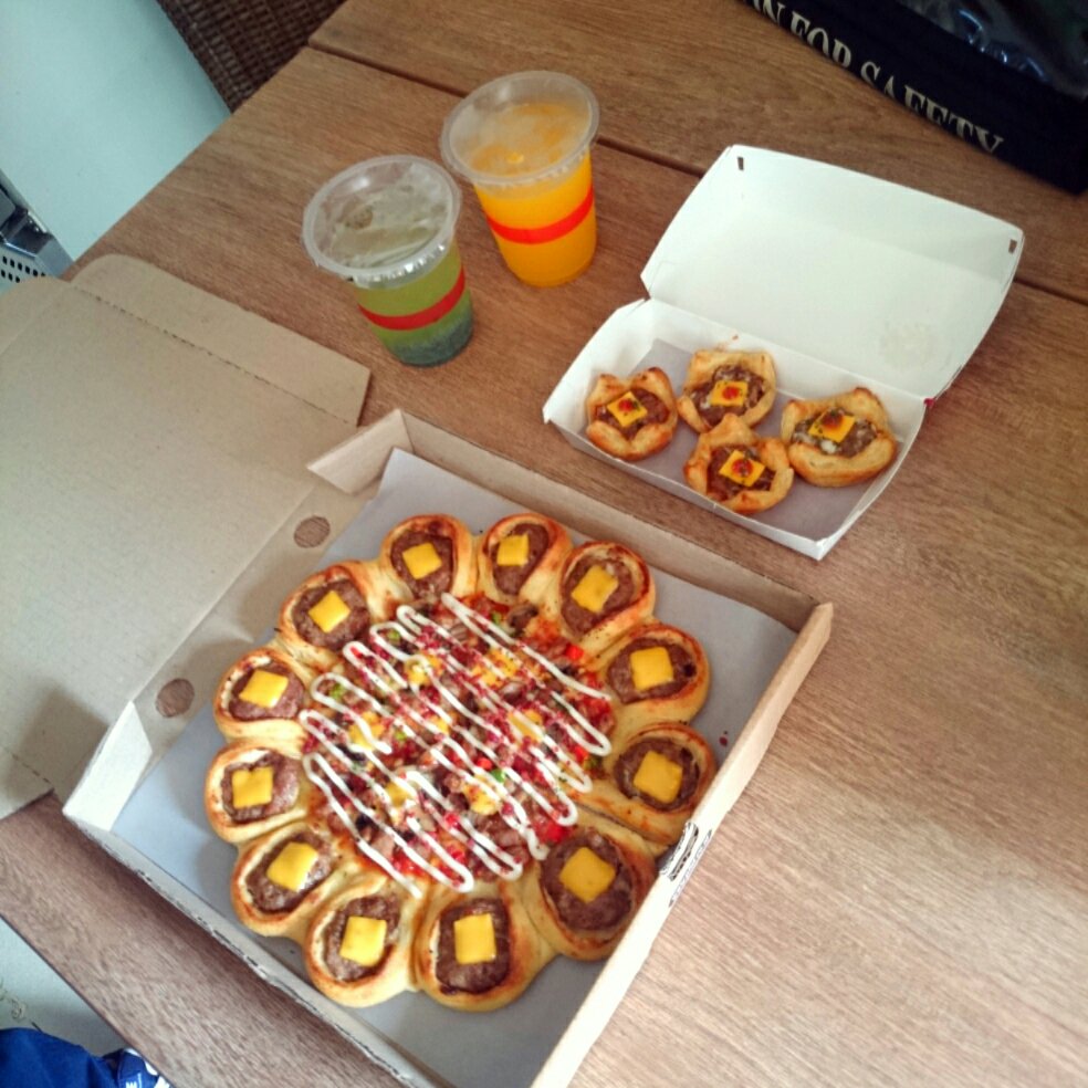 Kayaknya pada ga doyan nih ya, cuman difoto doang, yaude eyug habeg semuanya