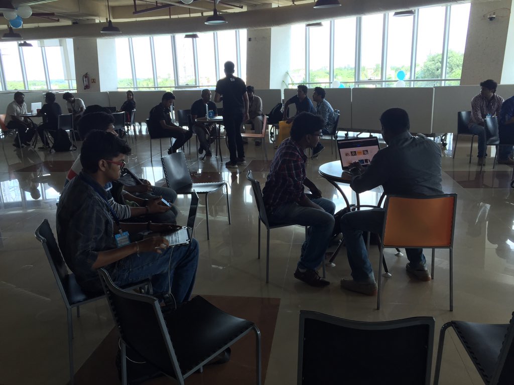 BeReviewsZOHO's tweet photo. And the reviews have begun....#BehanceReviews #zoho https://t.co/b4cEuT1r4g