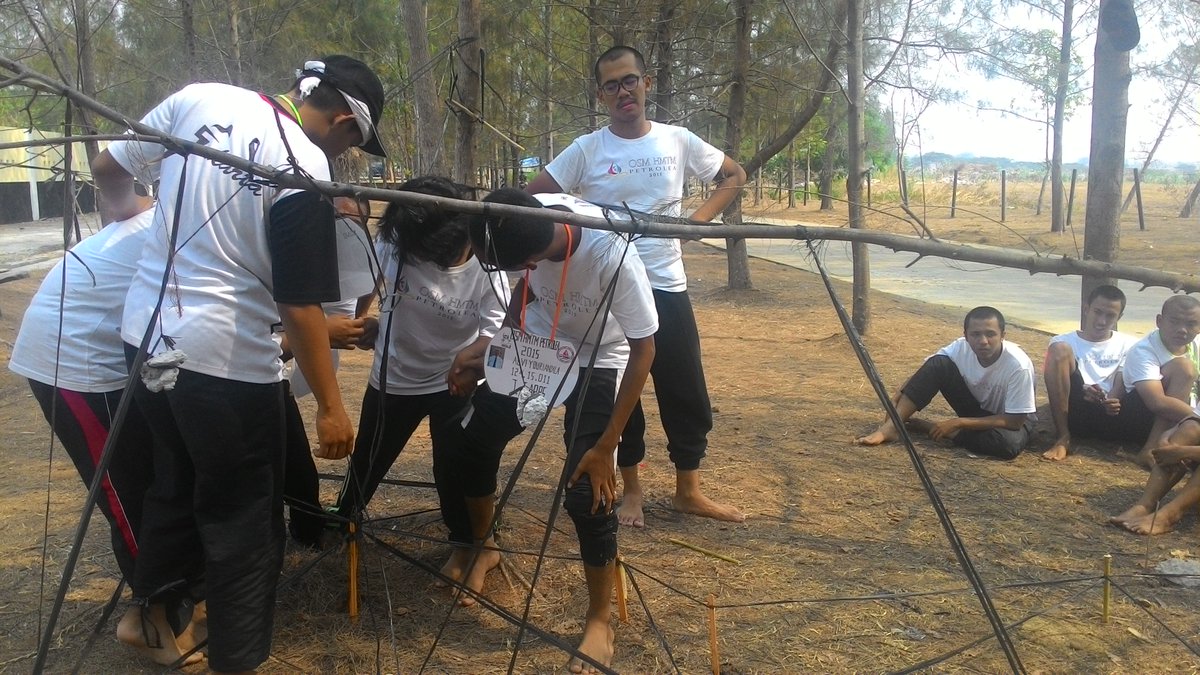 salah 1 game untuk meningkatkan kekompakan di OSM kita.