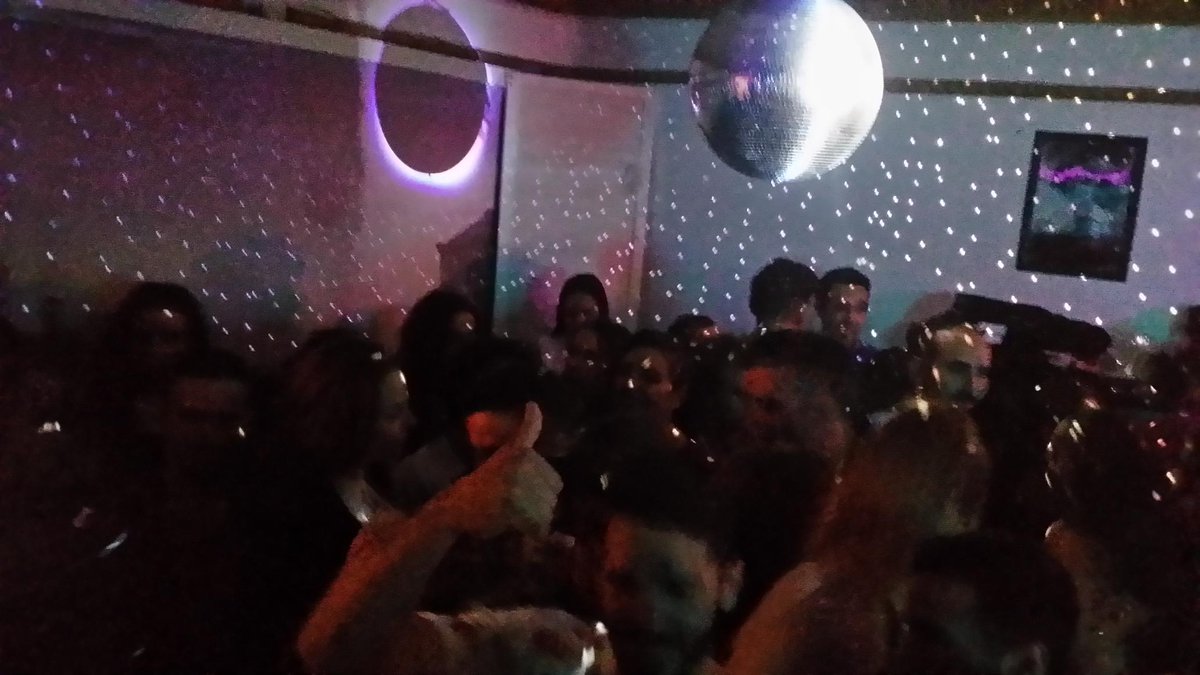 La Noche va transcurriendo...
#Sábado #Hallowen