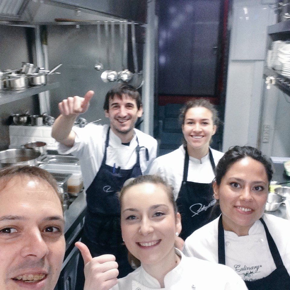 invernadero_el's tweet photo. Bienvenidas al #equipoverdecollado Mariel y Pilar desde Chile!!! #revolucionverdepower @rdelacalle @Aitorpastry https://t.co/2CvSBtJBak