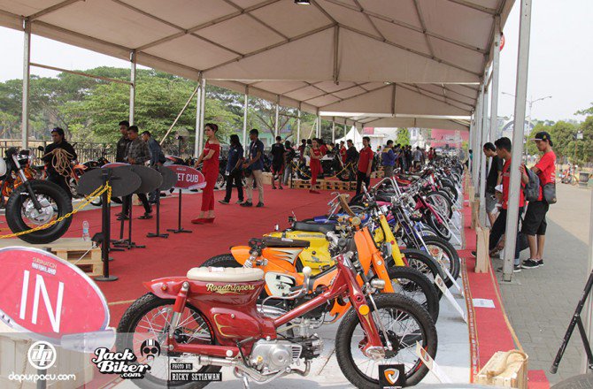 Builder Malang Antusias Ikuti Suryanation Motorland 2015
j.mp/1Pdt6pF
<a href="/SURYA_MOTORLAND/">SuryanationMotorland</a> <a href="/suryanation_id/">Suryanation</a>