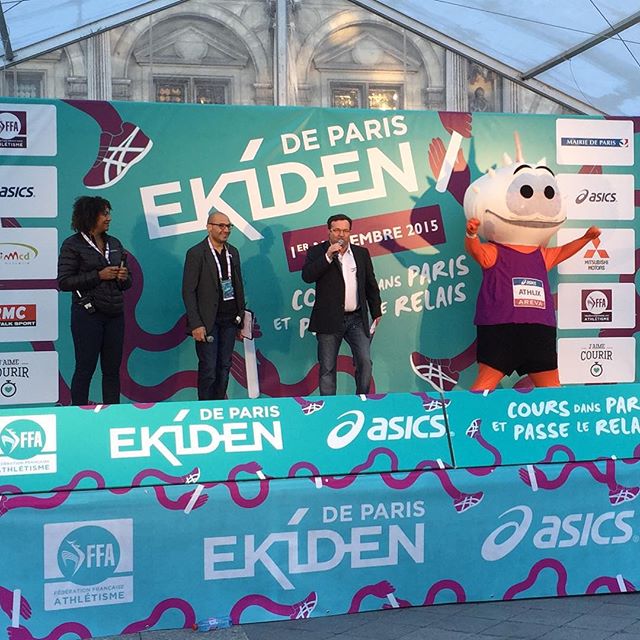 FFAthletisme's tweet photo. Place à l'échauffement avec Athlix sur le parvis de l’Hôtel de Ville ! https://t.co/SibvPeYVsC #Athlix #EkidenParis https://t.co/gfOda8Nbm0