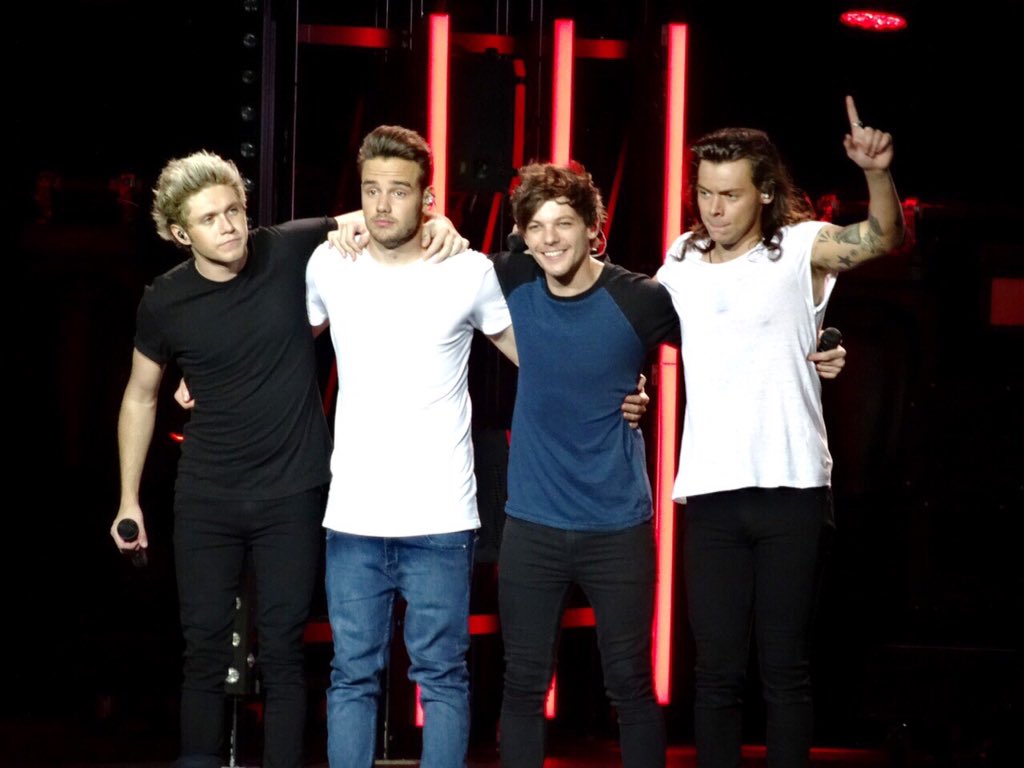 fandomehelp's tweet photo. #ThisIsntTheLastOfOneDirection #13DaysUntilMITAM #UntilNextTime1D #Directioners  #WeStayBoys https://t.co/wjt5N9hdjz