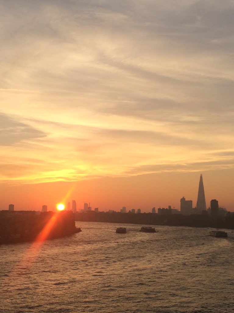 lensonthethames's tweet photo. Great sunset on River Thames, London yesterday. Beautiful weather all day long. #beauty #landscape https://t.co/AAHbK2Zs6D