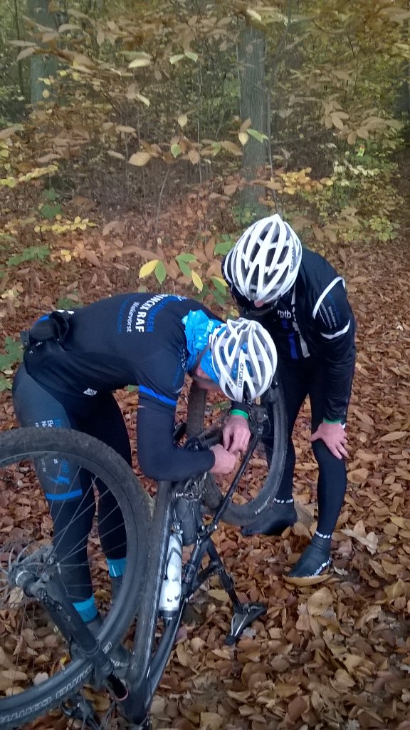TomNuyts2's tweet photo. En toen was de veer, euh ketting gebroken https://t.co/xHJK3ZLd4V