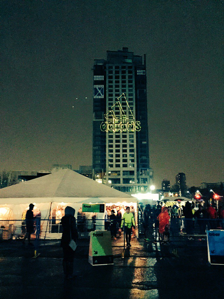 BySimoneOlivero's tweet photo. While you were sleeping me and some other crazy #runners lit up that extra hour with @adidasrunning #runmore10k https://t.co/48VUFudubB