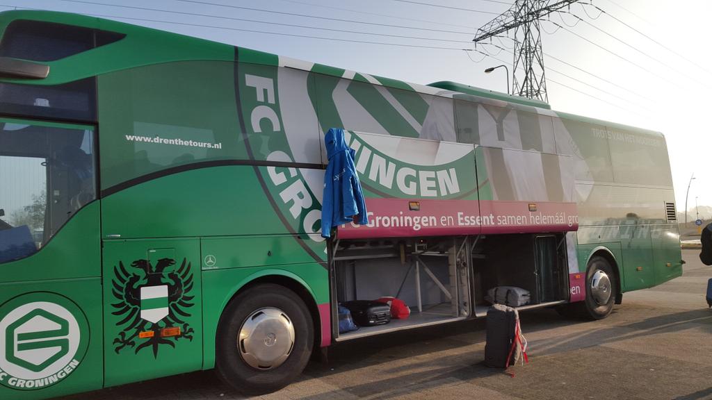 LycurgusVolley's tweet photo. Showtime! De Blauwe Trots van het Noorden #Surgut #verjaardag #finallyc #enjoytheshow @fcgroningen @DrentheTours https://t.co/DZblNK1FfX