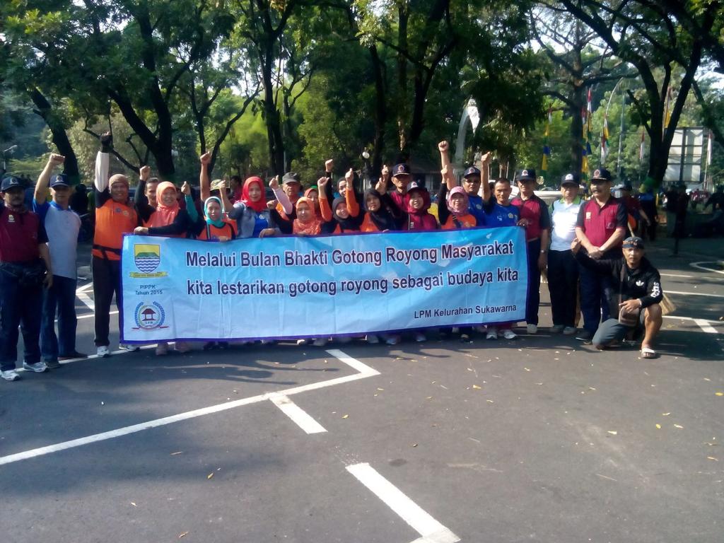 kel_skwarna's tweet photo. Giat Bulan Bakti Gotong Royong, Bebersih Bandung @Kec_Sukajadi @PemumBdg @DiskominfoBdg @BKBPMBANDUNG https://t.co/VZXGwnEnQ1
