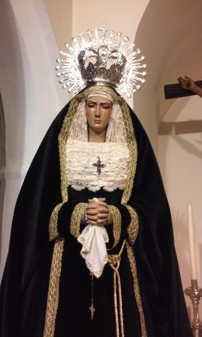 LasTresHoras's tweet photo. Ya se encuentra Nuestra Señora de los Dolores ataviada de luto para el mes de los difuntos.

#OraProNobis https://t.co/l1nWpad3XA