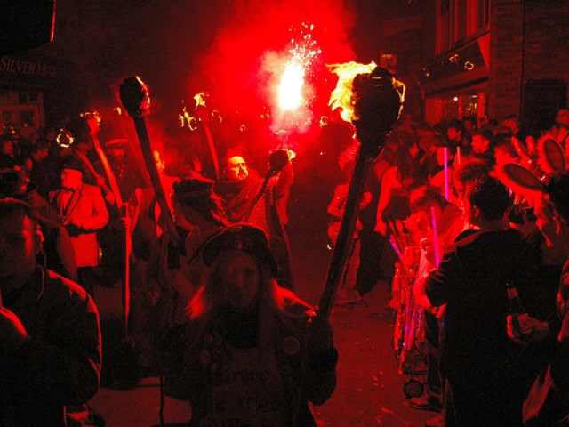 RyeCreativeCtr's tweet photo. “the annual demonstration by the roughs of Rye”
https://t.co/6ldteIPsu9
A bit less raucous nowadays 14.11.15 BONFIRE https://t.co/wWQi9wAW4P