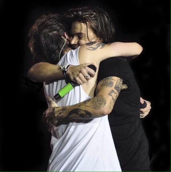 taylorbourkeee_'s tweet photo. Currently crying.. It's not over. I LOVE YOU BOYS. Thanks for making me so happy. Til next time ❤️❤️❤️ #GoodbyeOTRA https://t.co/v1b5ZTPfjO