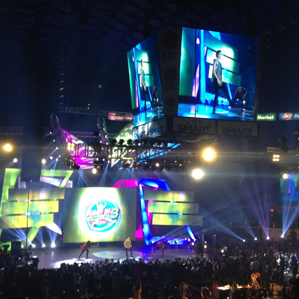 jhoanniexxi's tweet photo. Yesterday at Araneta Coliseum π James Reid performed "what do you mean?" #SmartJumpInDanceOff3 #JumpInPUP https://t.co/uvzXvcCtn0