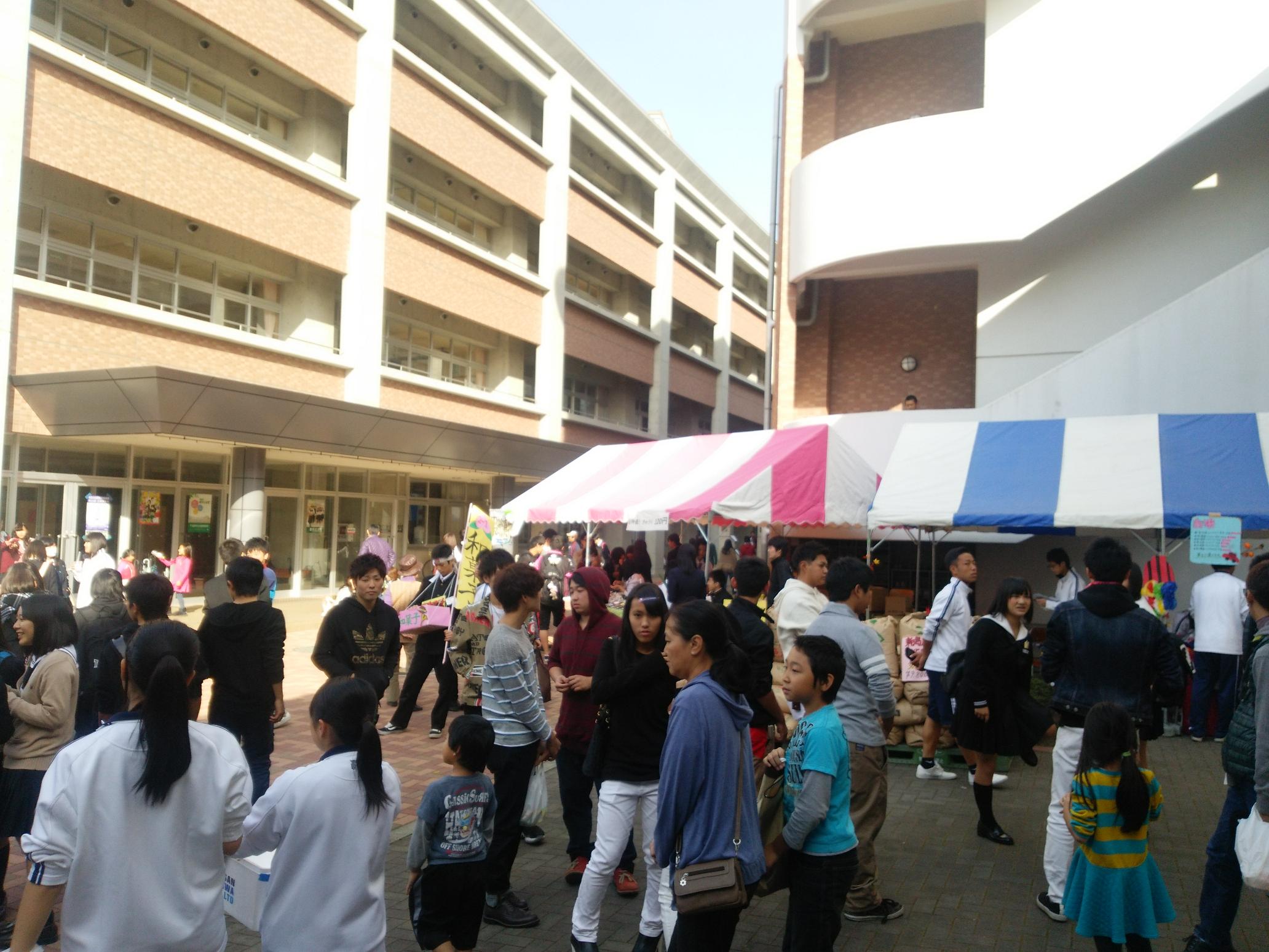 水野正己 No Twitter 太田市立太田市高校 市立太田中学校の百貨市 いわゆる学園祭ですが 市立太田 高校の前身が市立商業高校だったことから長年 百貨市の名前で続けてきたので今でも百貨市 ここも 楽しい 旨い がいっぱいでした O T Co