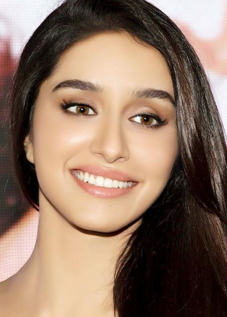 breathinfangirl's tweet photo. That 1 million dollar smile of urs @ShraddhaKapoor https://t.co/yTBUzzl4En