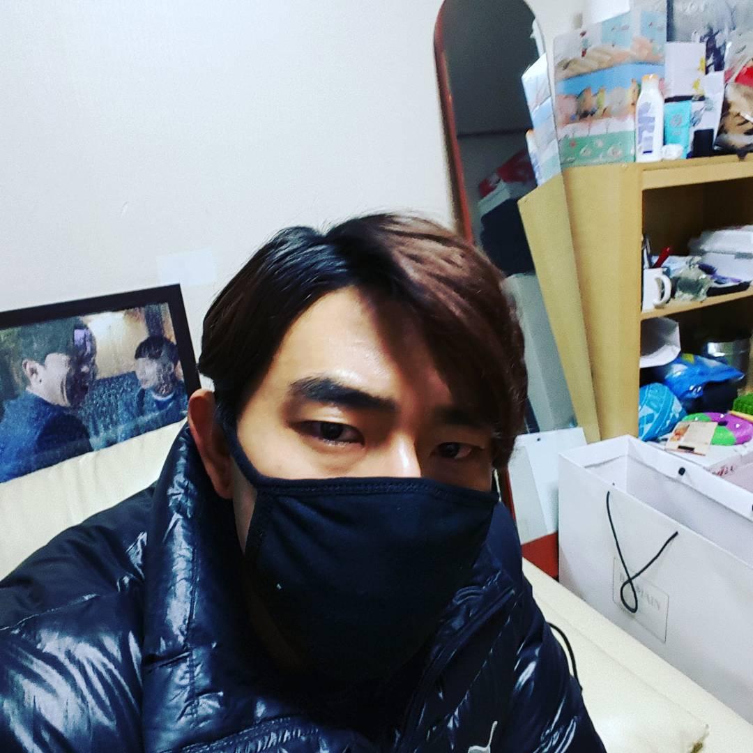 dm33482_b's tweet photo. 첫촬영무사 마무리..ㅠㅠ
아침부터 동생의 실수로 욕마니먹음 ㅠㅠ
대작탄생예감이네영 ㅎ
#이시언 #리멤버 #남궁민 #이창민감독님 수고하셧어여 https://t.co/M7nhE1DpPP