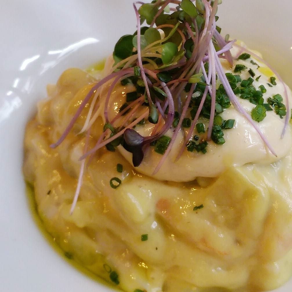 _gastronomico_'s tweet photo. Un clásico en @HClaReina, la ensaladilla #GBautista, ésta aderezada con Oro de Bailén. In crescendo #Málagasecome https://t.co/bef0DEY60r