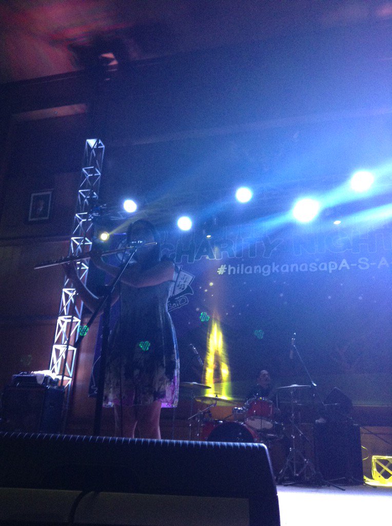 EconomyExpo's tweet photo. [LIVE REPORT] #np Mocca-Secret Admirer #economyexpo2015 https://t.co/9D2CobBRiz