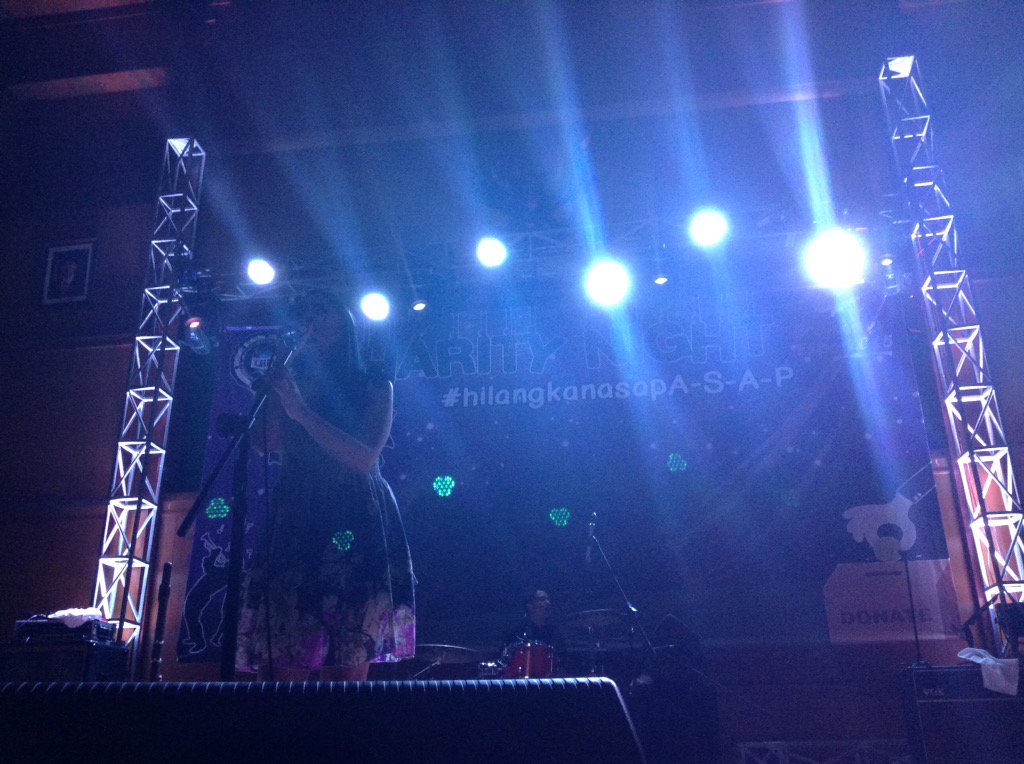 EconomyExpo's tweet photo. [LIVE REPORT] #np Mocca-Changing Fate #economyexpo2015 https://t.co/jtW9aNAGz8