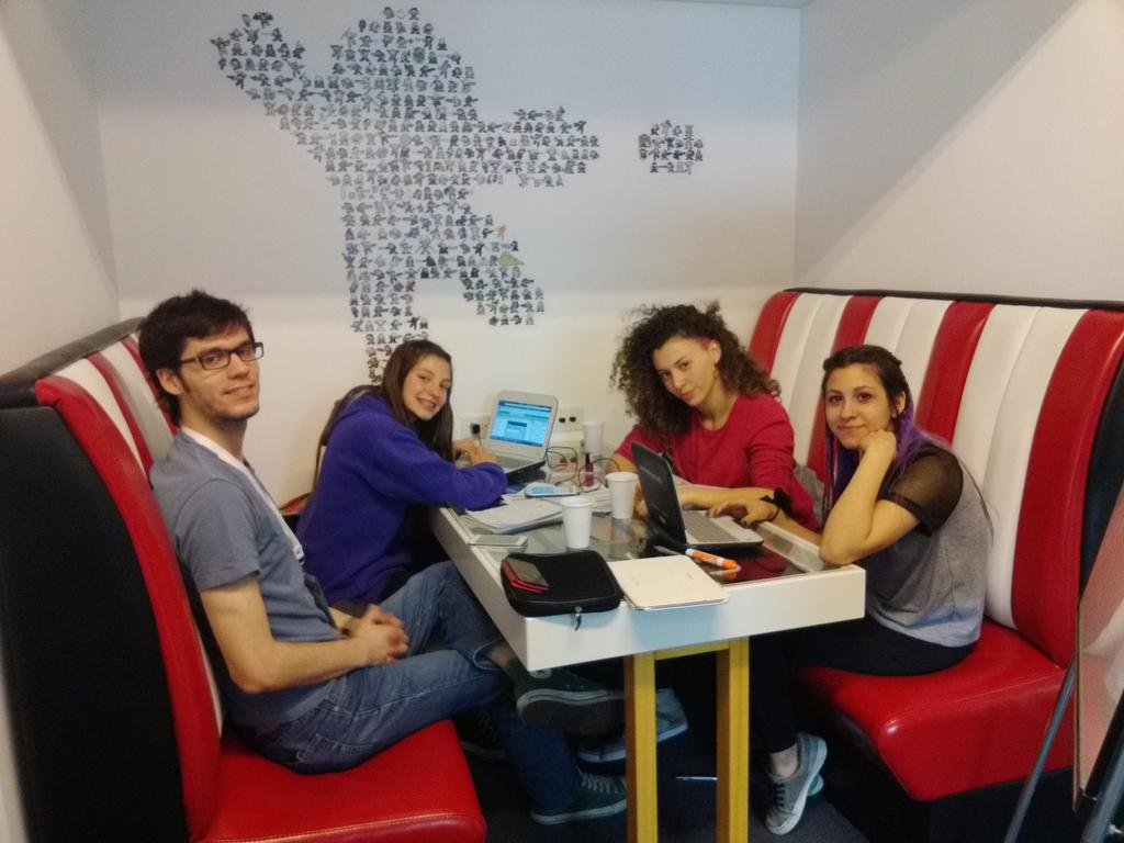 chicasentec's tweet photo. El equipo de #panicapp #villapueyrredon en #HackGIT2015 @gusqq @UniUnicornioGAY @SchneiderCata @marian_sabianaa https://t.co/0722tsIL7n