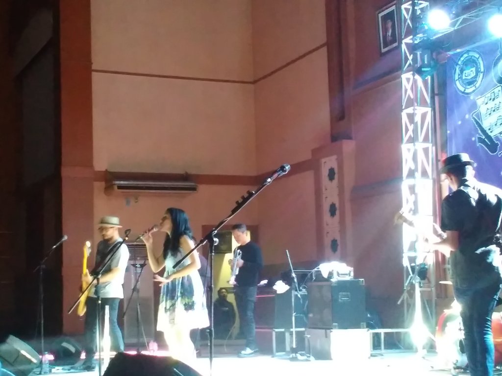 EconomyExpo's tweet photo. [ LIVE REPORT] Mocca-the best thing #economyexpo2015 https://t.co/iGMlT4un2a