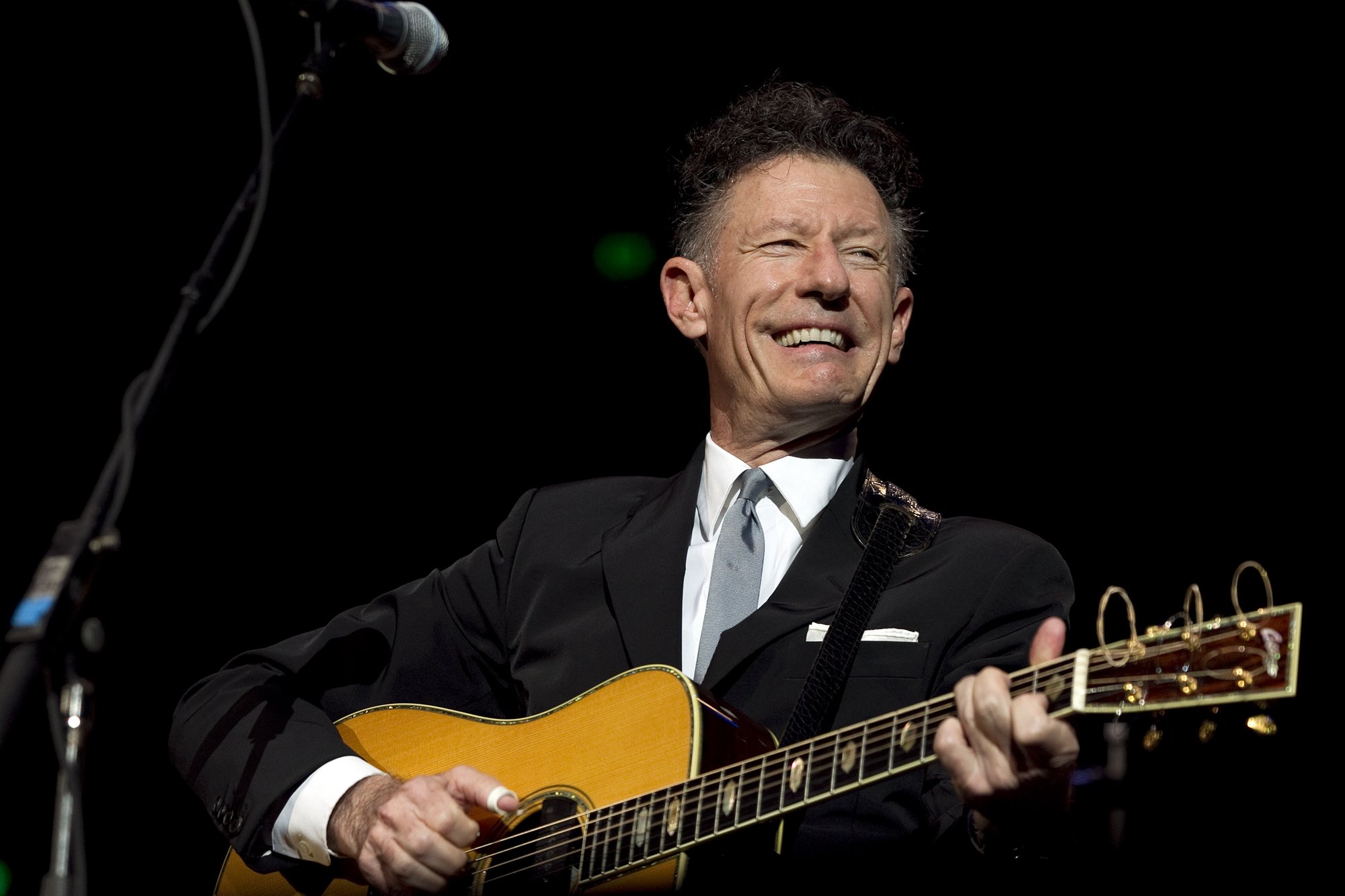 Happy 58 birthday, Lyle Lovett! A Texas legend. Your favorite LL song? 