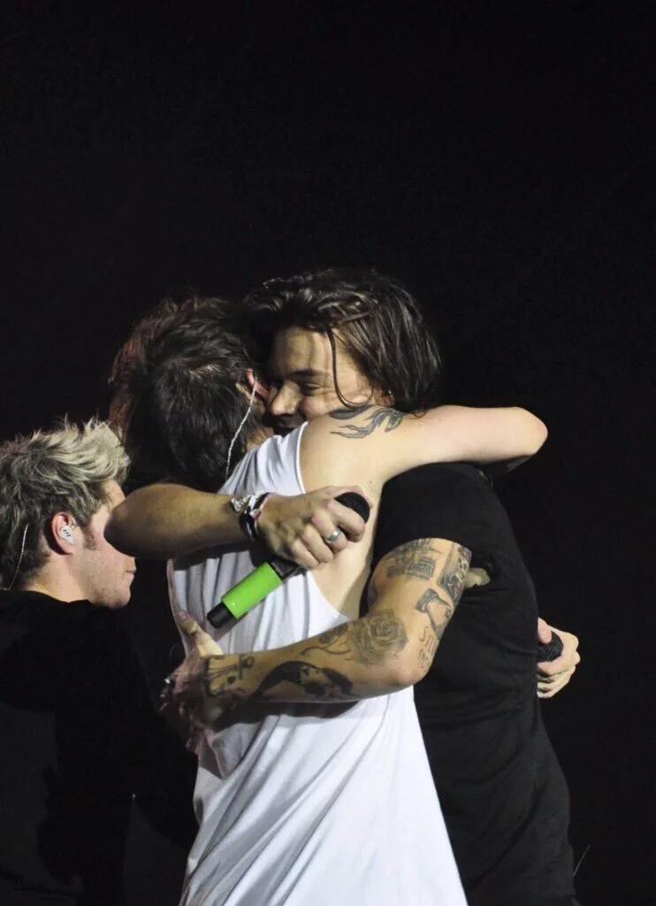 nicoli_pp's tweet photo. Porque aunque pase mil años no superare el abrazo de estos dos seres humanos que se aman mucho ! Larry !♡ https://t.co/K5cmNyC1hu